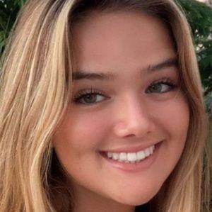 Meet your Posher, Kendra